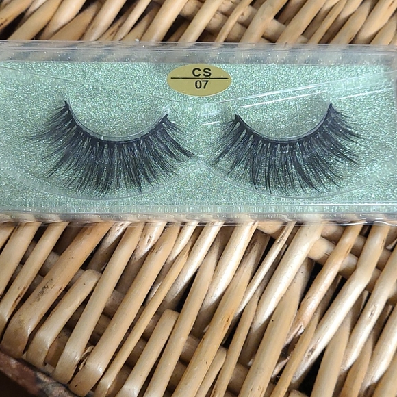 Lashes - Picture 8 of 11